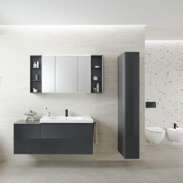 Salle de bains Geberit Acanto avec lavabo, meubles, WC et baignoire Salle de bains Geberit Acanto avec lavabo, meubles, WC et baignoire