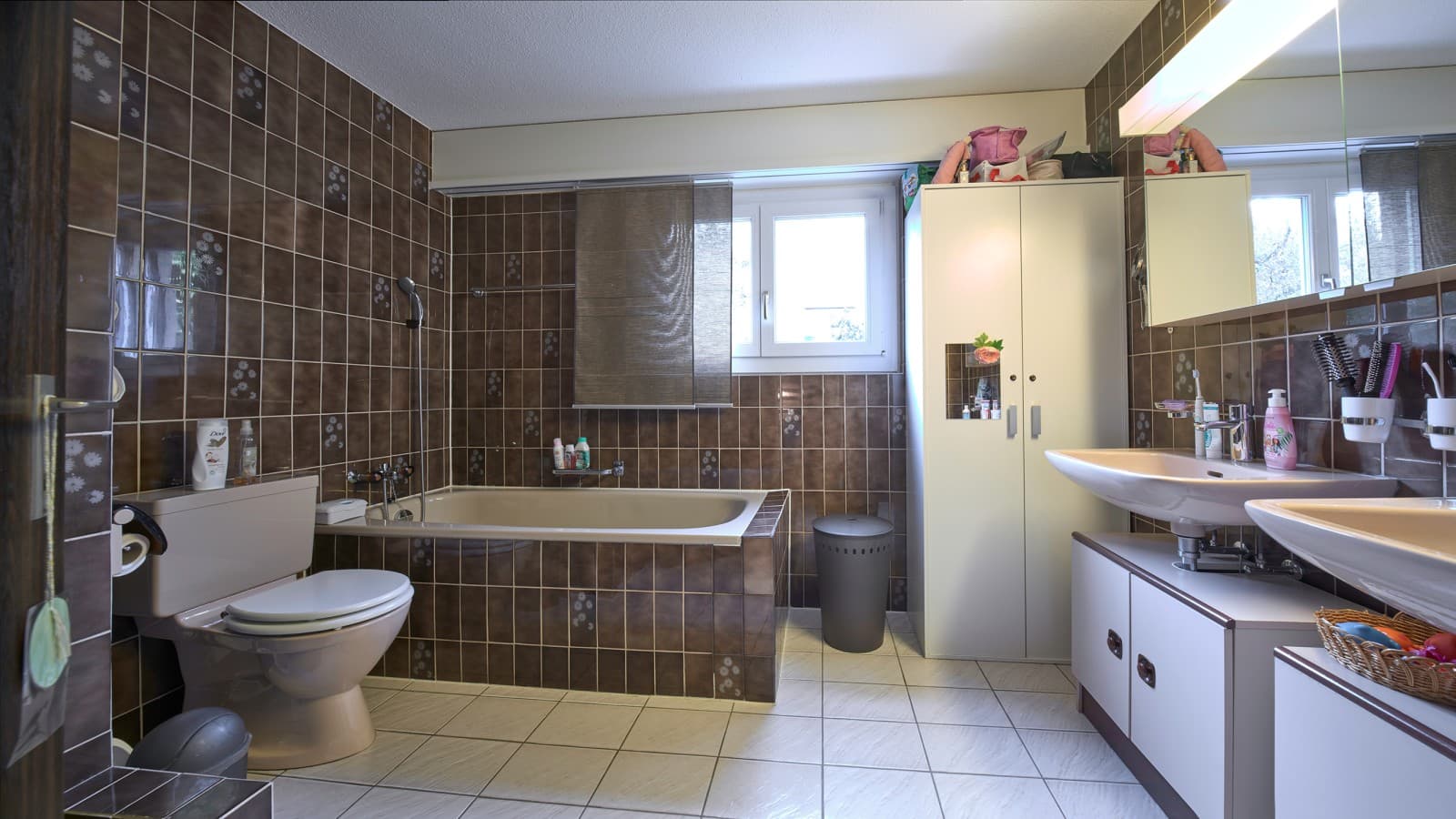 View of the old bathroom View of the old bathroom